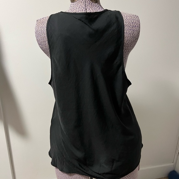 Banana Republic silky flowy tank (polyester) size large bnwt - Picture 2 of 2